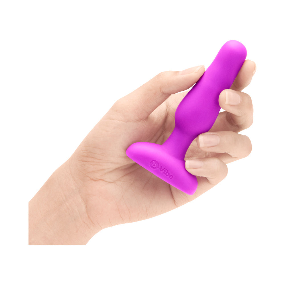 B-VIBE NOVICE RECHARGEABLE REMOTE-CONTROLLED VIBRATING SILICONE ANAL PLUG FUCHSIA