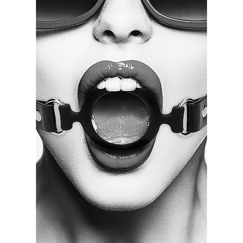 SHOTS - OUCH! BLACK & WHITE SILICONE RING GAG WITH ADJUSTABLE BONDED LEATHER STRAPS BLACK