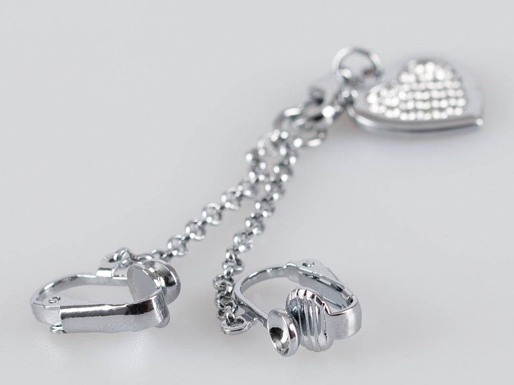 INTIMATE HEART-SHAPED CHAIN