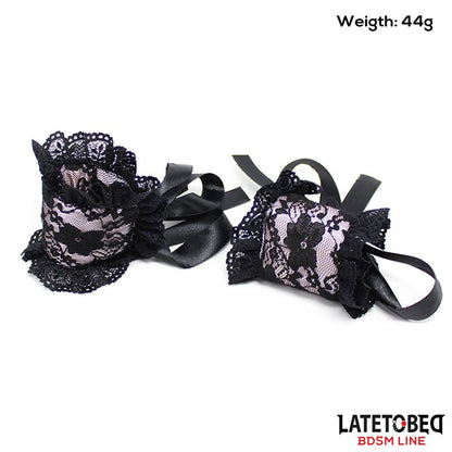LATETOBED BDSM LINE - 2 PIECE SET LACE LINDFOLD AND HANDCUFFS