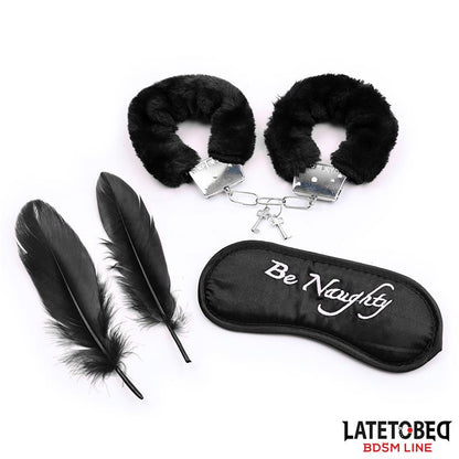 SET DE BDSM LATETOBED - CONJUNTO DE 3 PIEZAS: MÁSCARA, ESPOSAS Y PLUMERO, NEGRO