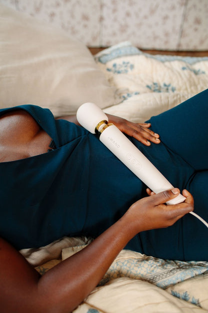 LE WAND - POWERFUL PLUG-IN VIBRATING MASSAGER