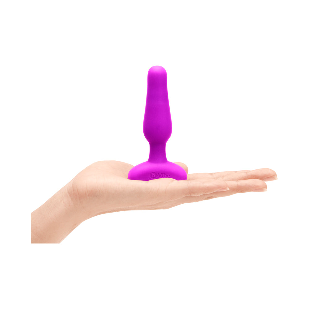 B-VIBE NOVICE RECHARGEABLE REMOTE-CONTROLLED VIBRATING SILICONE ANAL PLUG FUCHSIA