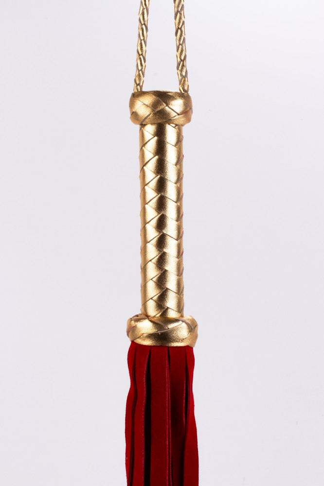 DEVIL STICKS - FLOGGER WITH METALLIC LEATHER HANDLE AND SUEDE LEATHER TAILS RED 18"