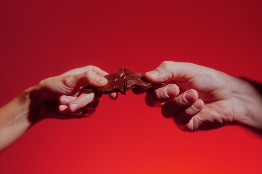 LUSTIQ - LUSTIQ BOND BITES - CHOCOLATE WITH APHRODISIACS FOR COUPLES (2PCS)