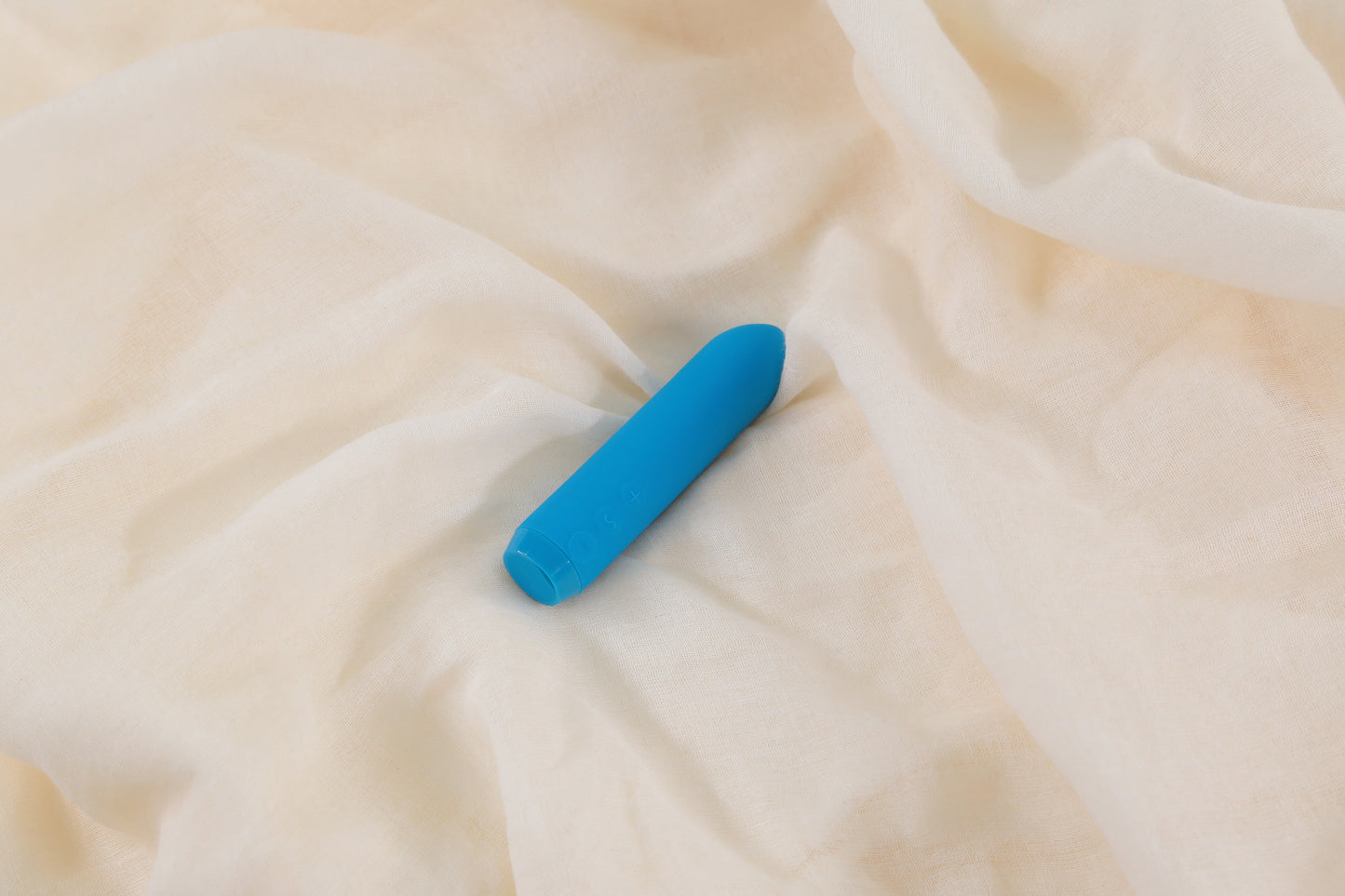 JE JOUE - CLASSIC BULLET VIBRATOR RECHARGEABLE SILICONE WITH FINGER SLEEVE TEAL