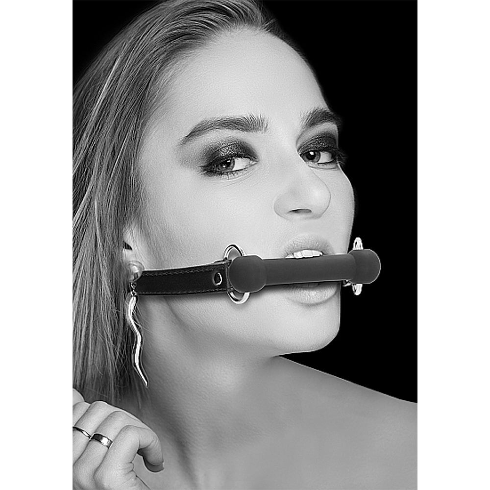SHOTS - OUCH! BLACK & WHITE SILICONE BIT GAG WITH ADJUSTABLE BONDED LEATHER STRAPS BLACK