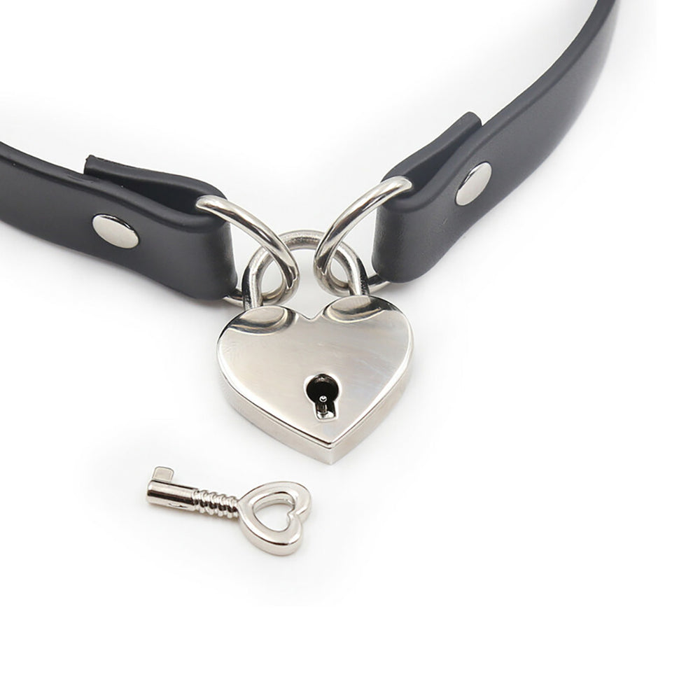 PLE''SUR - COLLAR DE PVC CON CORAZÓN, CANDADO Y LLAVE, EMBALAJE EN BOLSA NEGRA