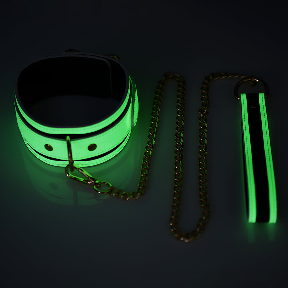 MASTER SERIES KINK IN THE DARK GLOWING COLLAR WITH LEASH
