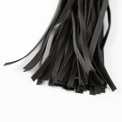 SEI MIO PRIMED FOR PUNISHMENT FAUX LEATHER FLOGGER