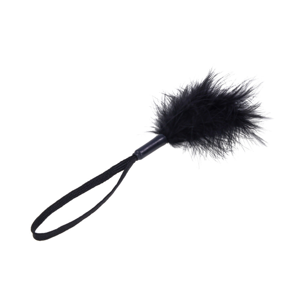SPORTSHEETS - SEX & MISCHIEF PEACHES ''N CREAME WRIST FEATHER TICKLER BLACK