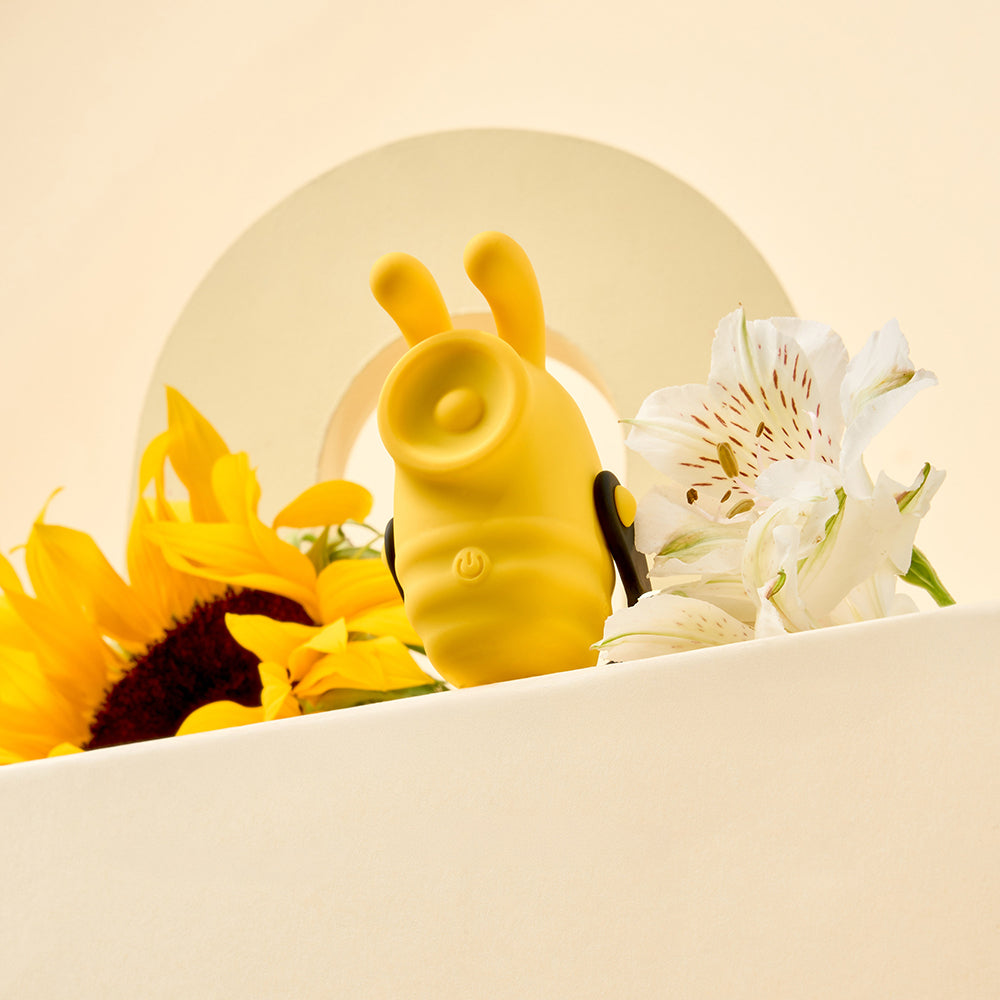 CAMTOYZ - CLITORAL THUMPER BUMBLE BEE