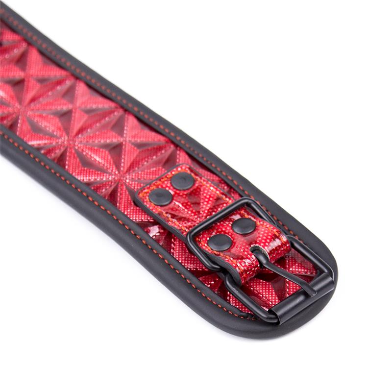 DIAMOND LINE - ADJUSTABLE COLLAR WITH LEASH DIAMOND VEGAN LEATHER