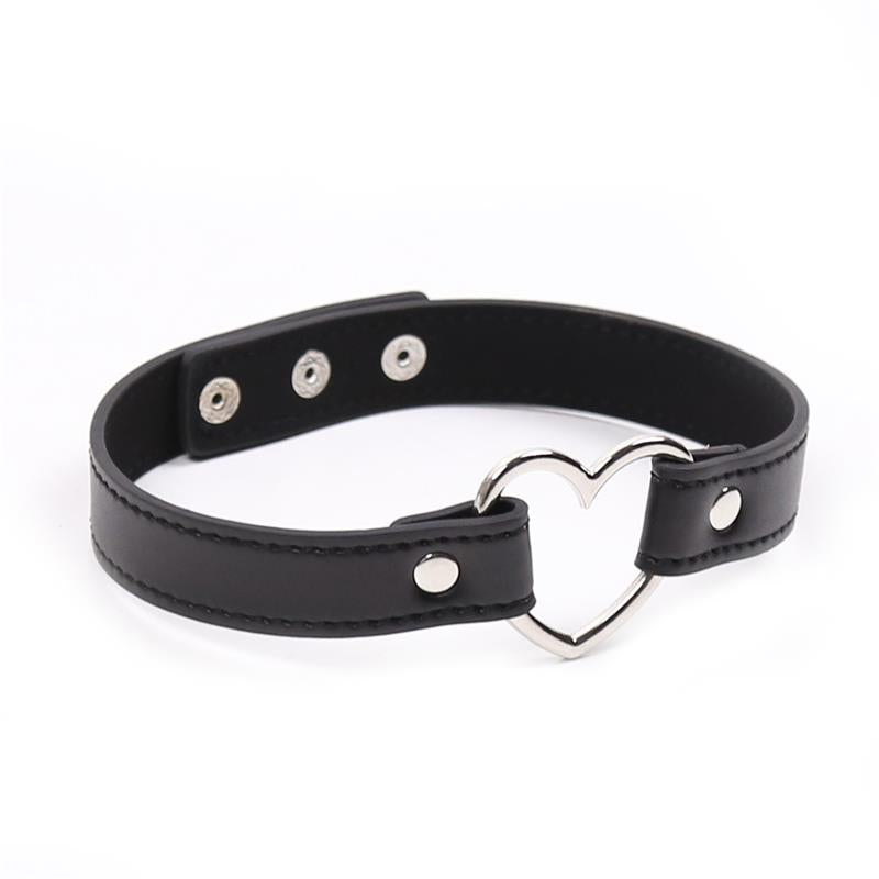 LATETOBED BDSM LINE - COLLAR WITH HEART SHAPED HOOP ADJUSTABLE 41,5 CM BLACK