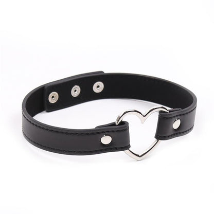 LATETOBED BDSM LINE - COLLAR WITH HEART SHAPED HOOP ADJUSTABLE 41,5 CM BLACK