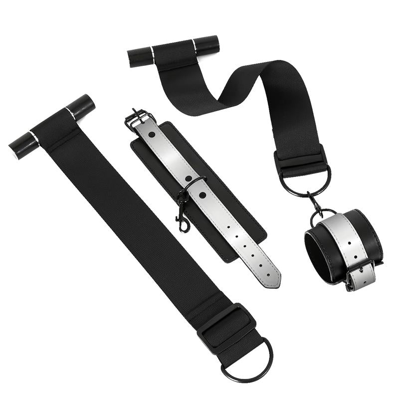 INTOYOU BDSM LINE - DOOR RESTRAINT KIT WITH ADJUSTABLE AND REMOVABLE CUFFS