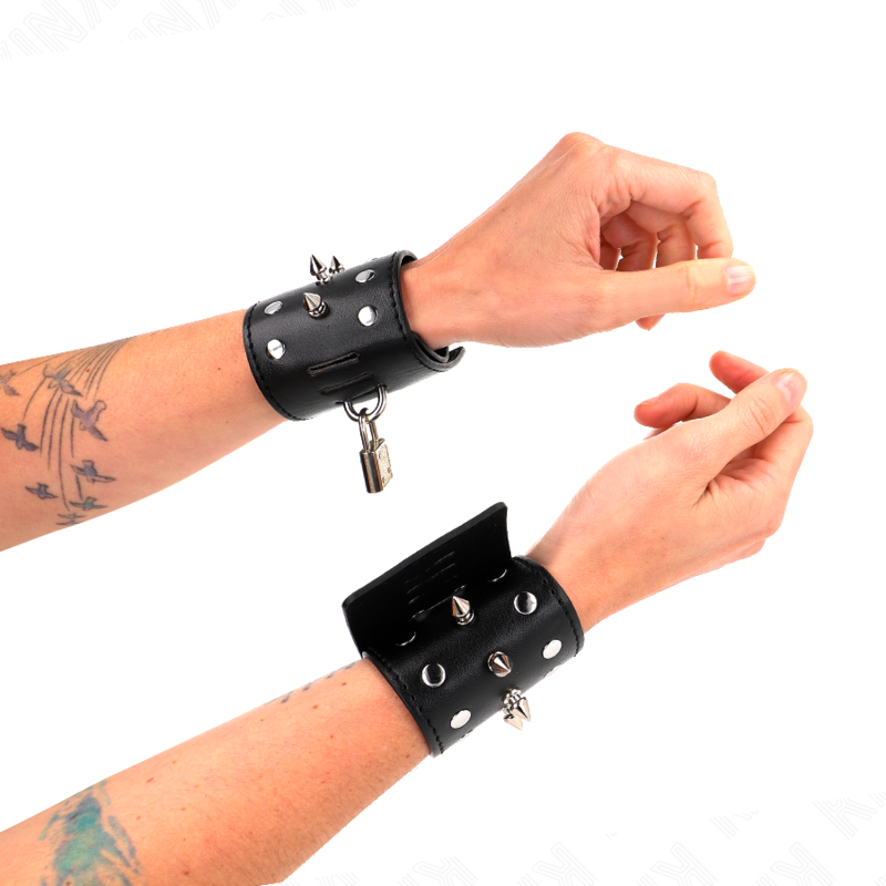 KINK - MENOTTES DE POIGNET PUNK À CLOUS 25 X 6 CM