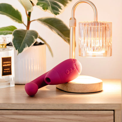 WOMANIZER - DUO NEXT ESTIMULADOR DUAL DE CLÍTORIS Y PUNTO G ROSA OSCURO