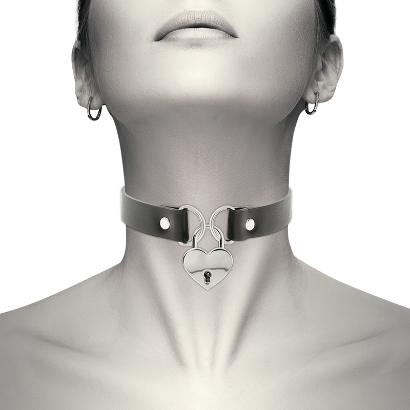 COQUETTE CHIC DÉSIR - COLLIER EN CUIR VÉGÉTALIEN AVEC ACCESSOIRE CŒUR ET CLÉ