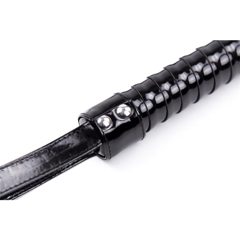 LATETOBED BDSM LINE - SHINNY HANDLE FLOGGER 44 CM BLACK