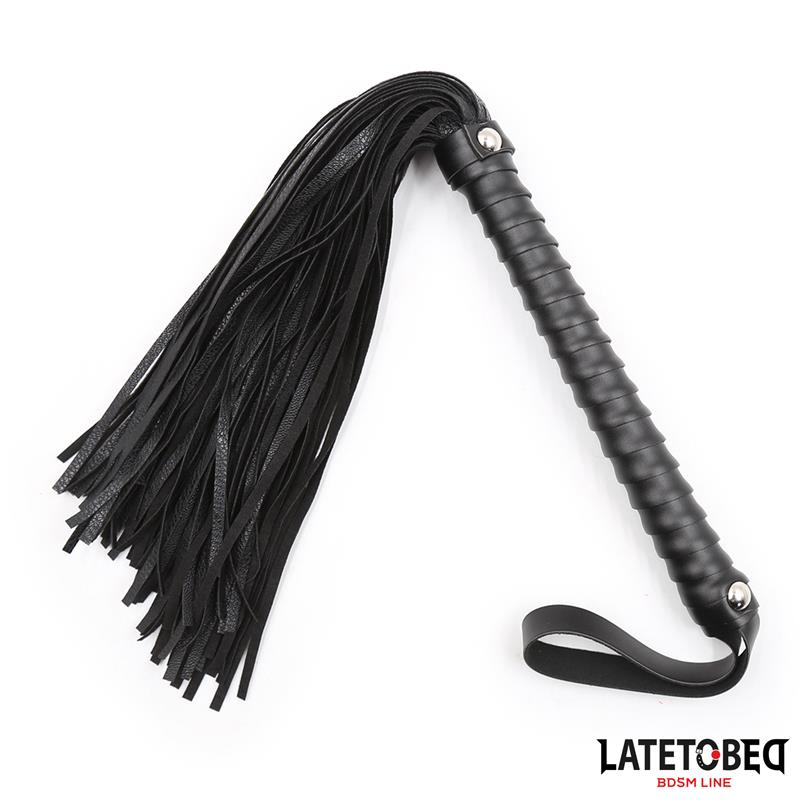 LATETOBED BDSM LINE - TEXTURED HANDLE FLOGGER BLACK 48.5CM