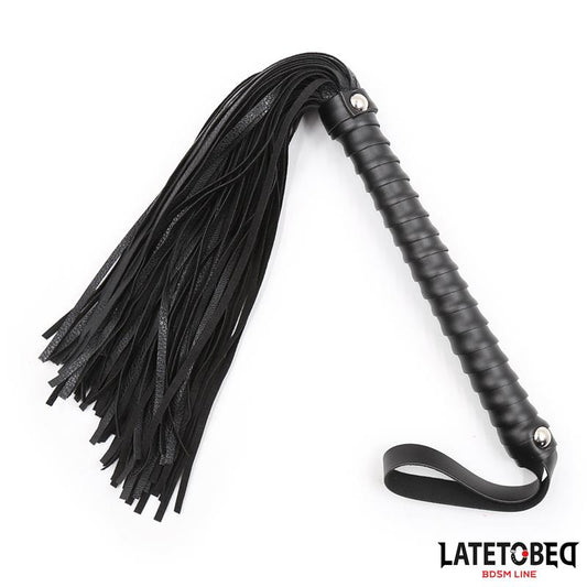 LATETOBED BDSM LINE - TEXTURED HANDLE FLOGGER BLACK 48.5CM